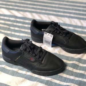Yeezy Powerphase us 5, women’s 7 NWT